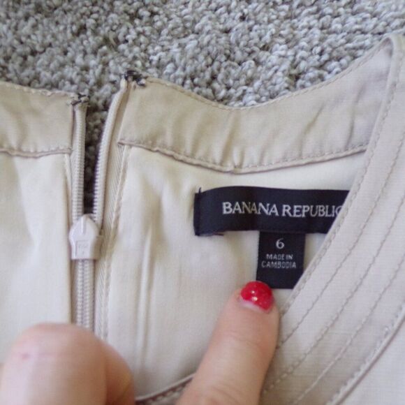 Banana Republic Flutter Sleeve Gold dress 6 - Picture 10 of 13